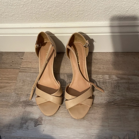 Nude heels - Picture 2 of 3